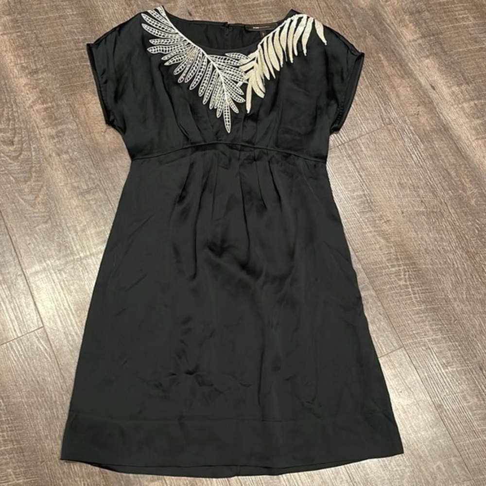 BCBG max AZARIA silk dress embroidered and sequin neck line